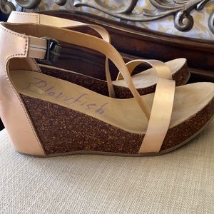 Blowfish rose gold wedge